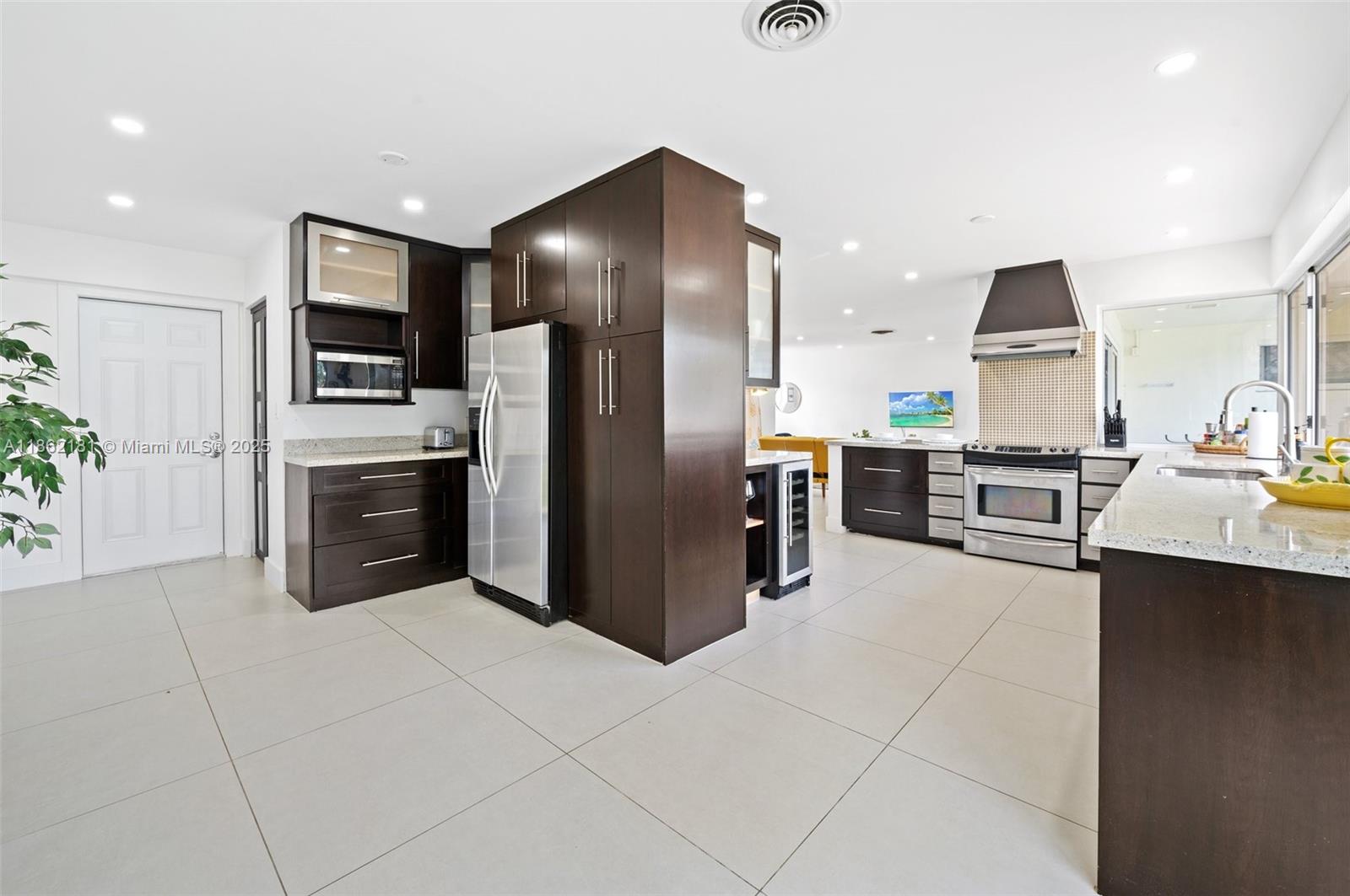 GILL ISLES - Residential Lease