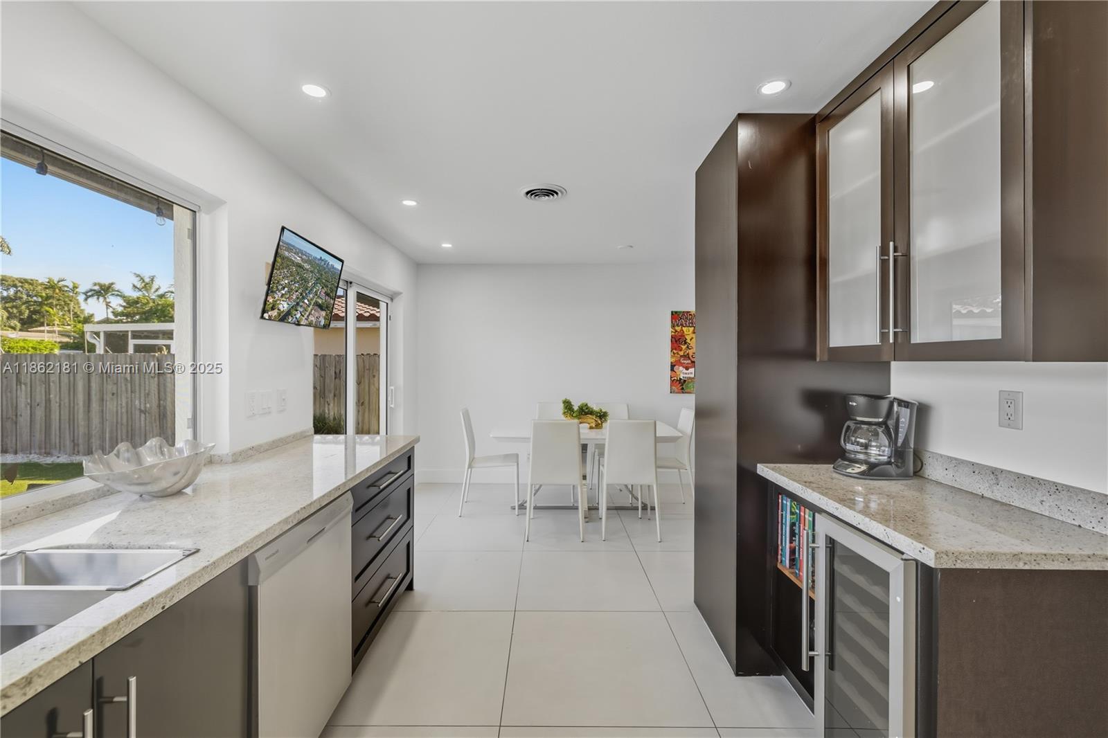 GILL ISLES - Residential Lease