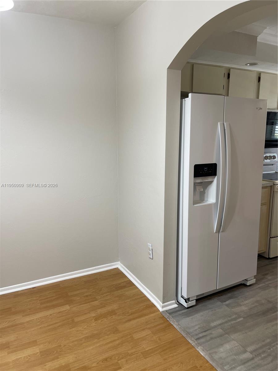 2121 COLLIER Ave 215