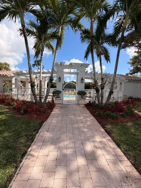 DORAL ESTATES VILLAS - Residential