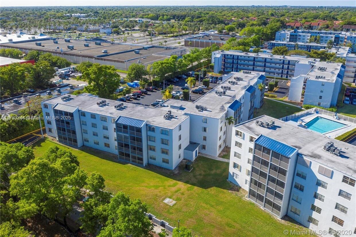 14170 Sw 84th St 309-F, Miami, Broward County, Florida - 2 Bedrooms  
2 Bathrooms - 