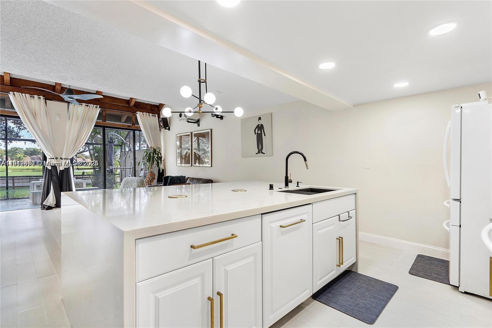 EVERGLADES SUGAR & LAND C - Residential Lease