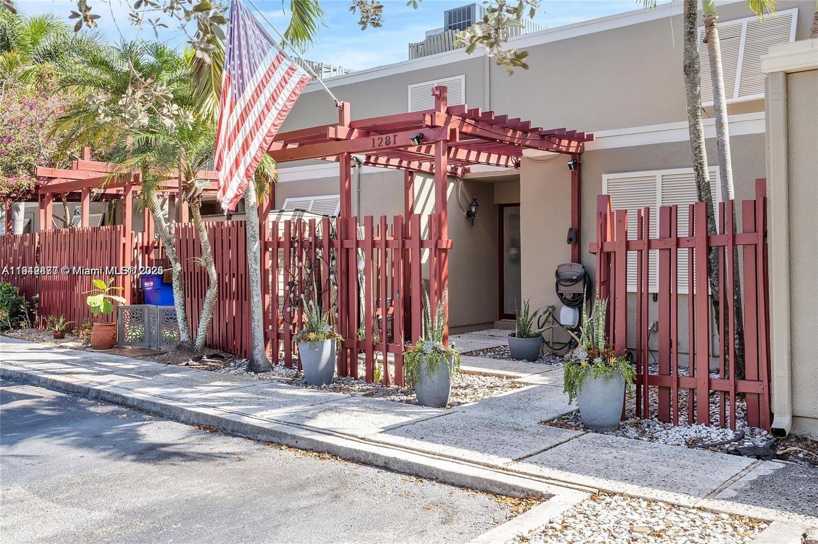 EVERGLADES SUGAR & LAND C - Residential Lease