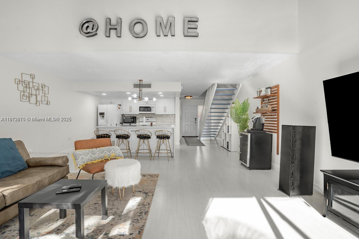 EVERGLADES SUGAR & LAND C - Residential Lease