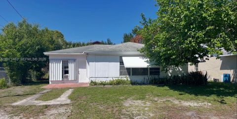 Photo of 2908 Dunbar St, Fort Pierce, FL 34947 (MLS # A11971463)
