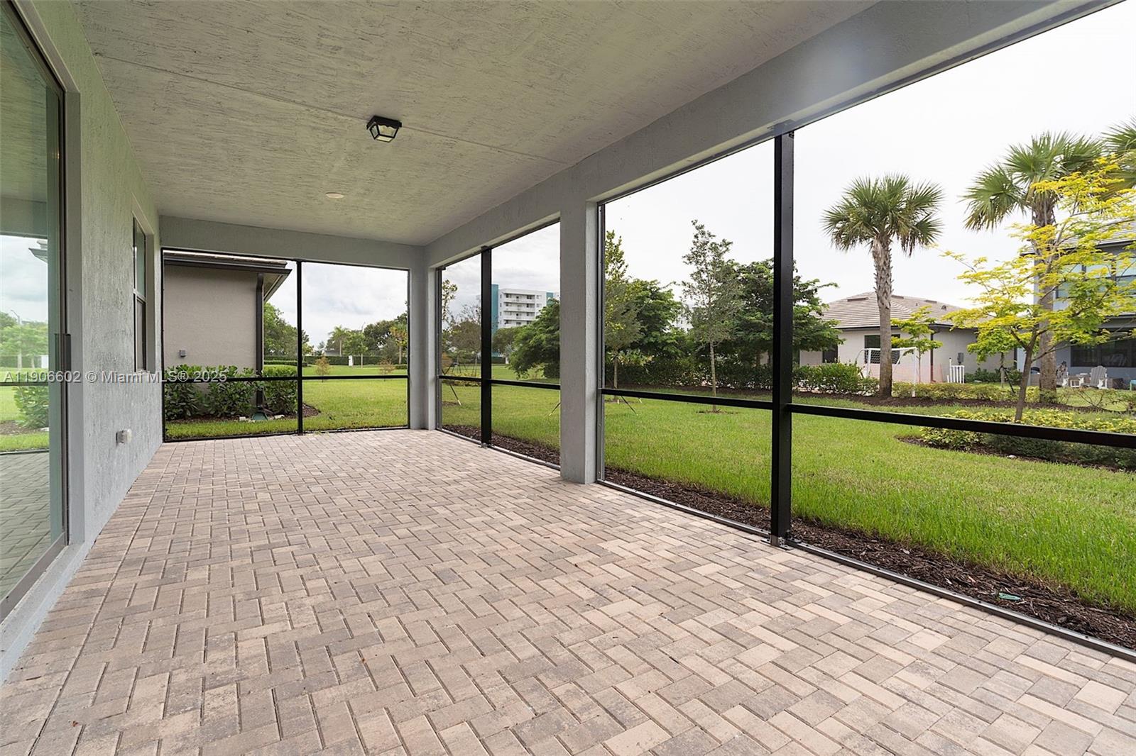 OAK TREE PROPERTY REDEVEL - Residential Lease