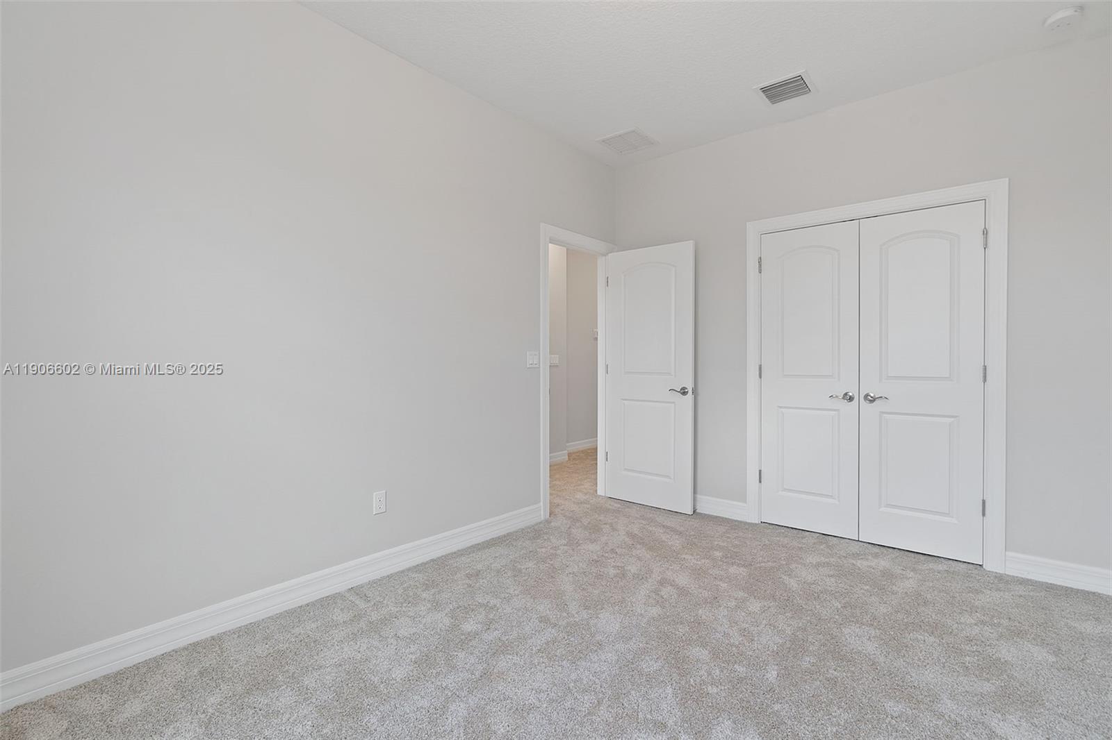 OAK TREE PROPERTY REDEVEL - Residential Lease