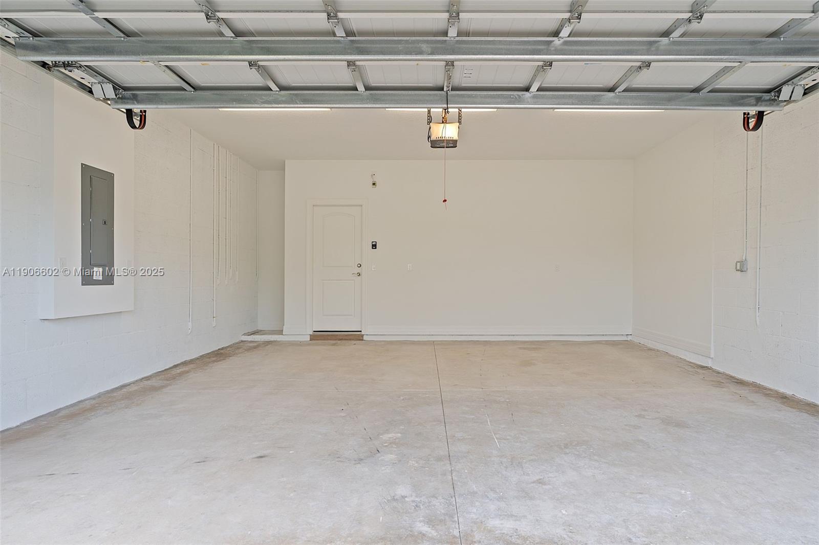 OAK TREE PROPERTY REDEVEL - Residential Lease