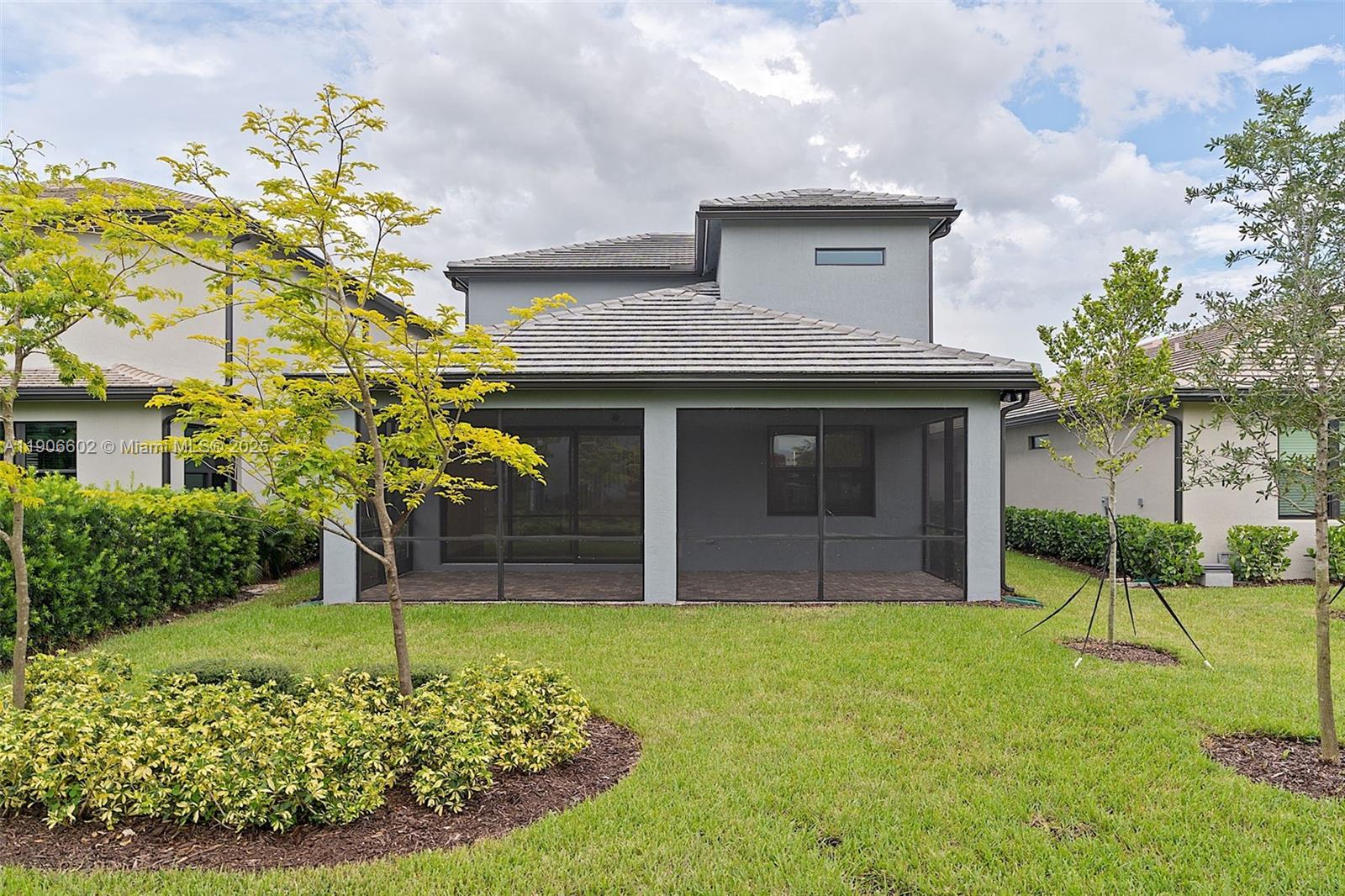 OAK TREE PROPERTY REDEVEL - Residential Lease