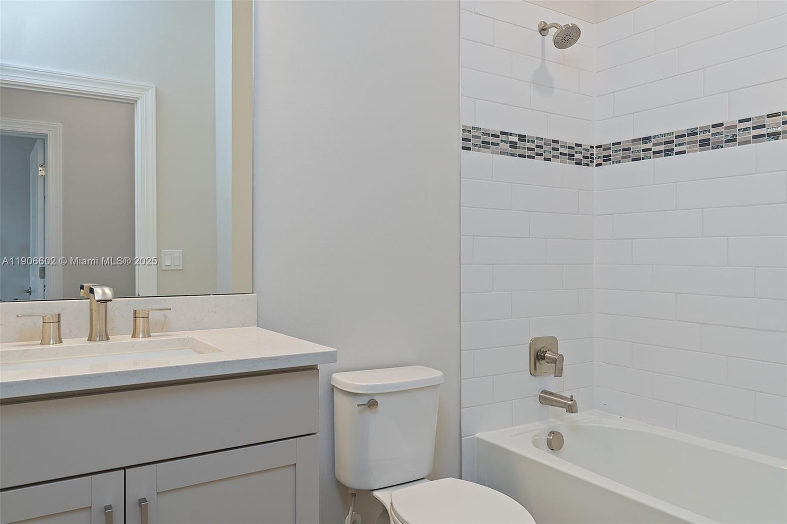 OAK TREE PROPERTY REDEVEL - Residential Lease