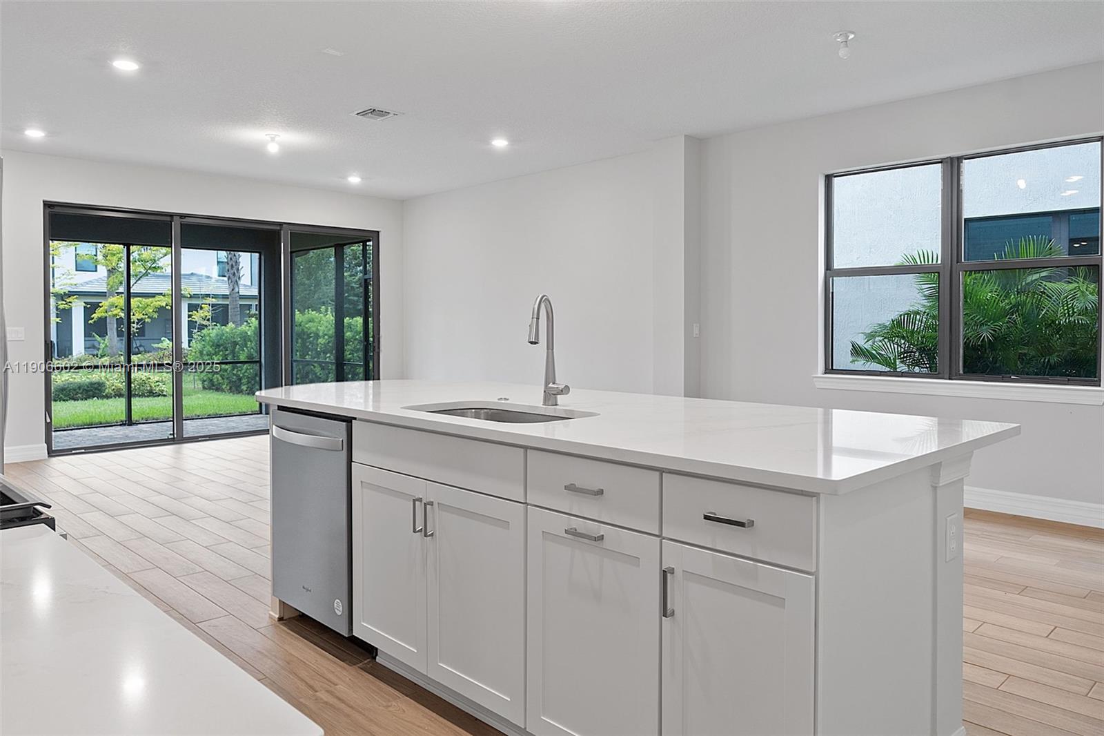 OAK TREE PROPERTY REDEVEL - Residential Lease