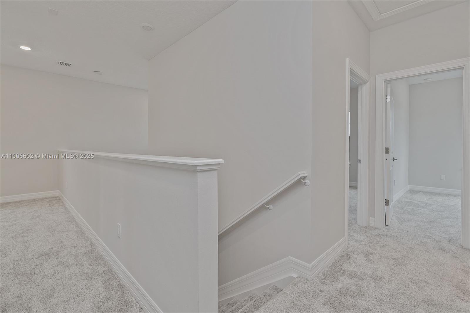 OAK TREE PROPERTY REDEVEL - Residential Lease