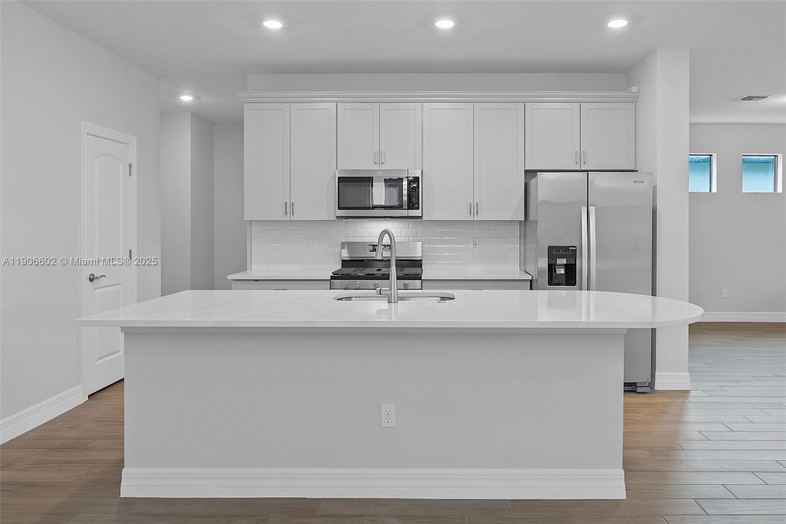 OAK TREE PROPERTY REDEVEL - Residential Lease