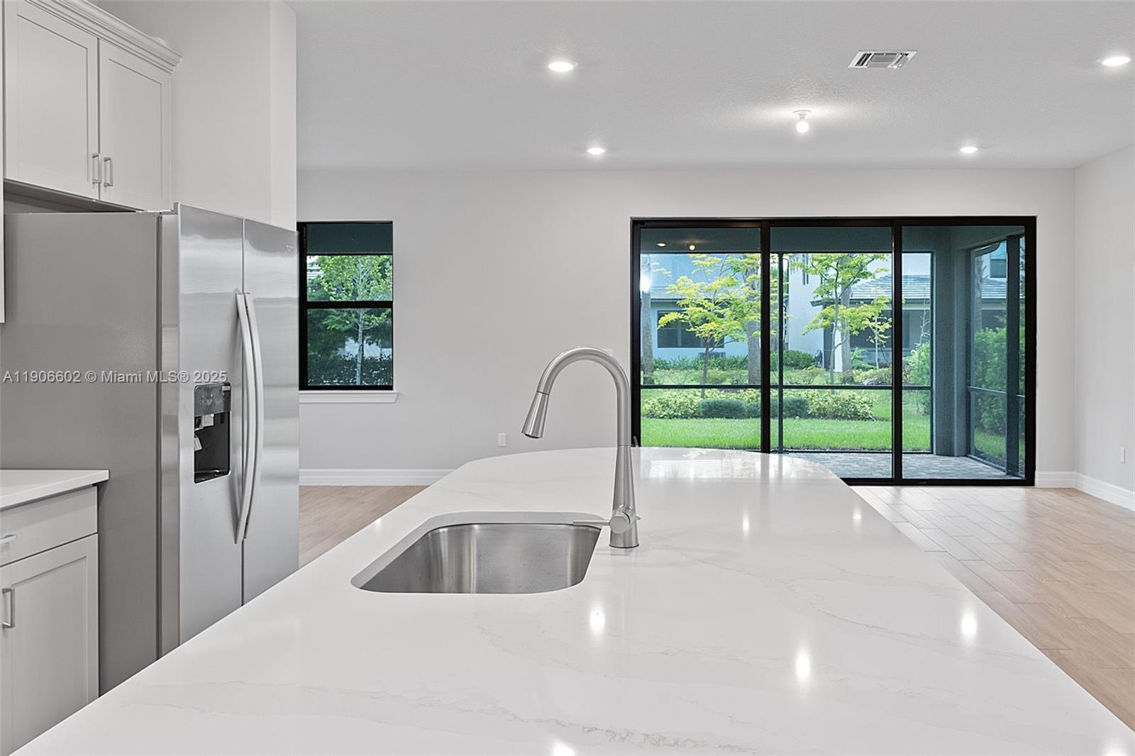 OAK TREE PROPERTY REDEVEL - Residential Lease