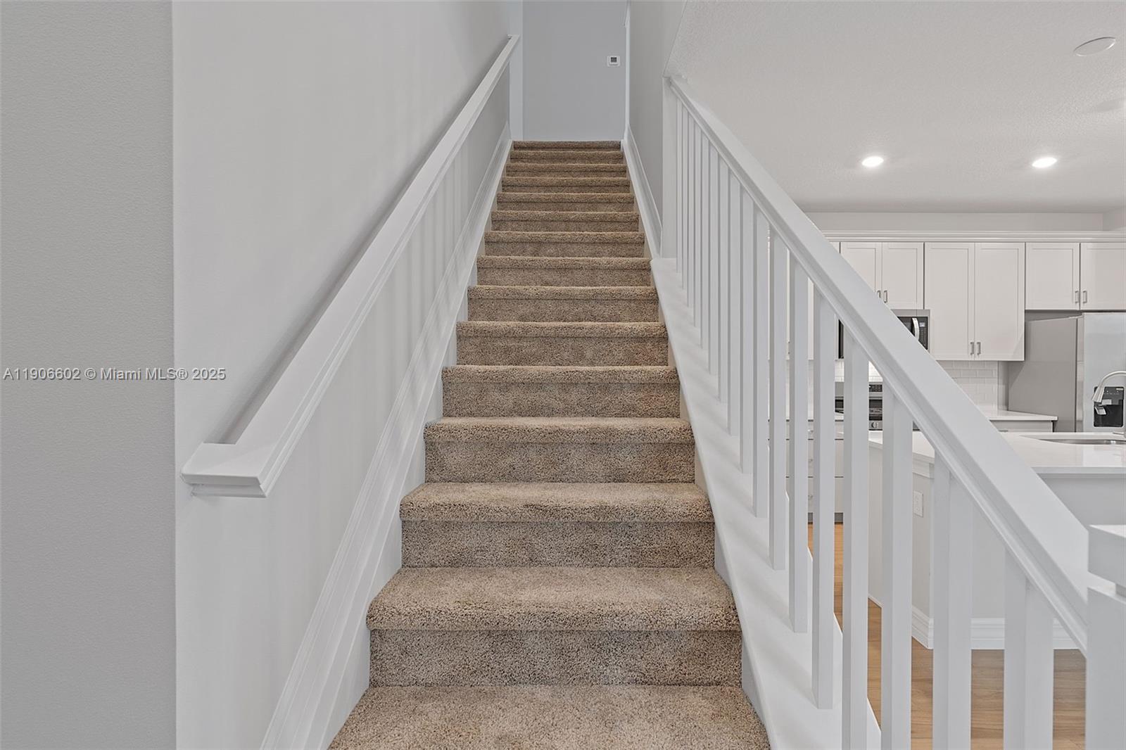 OAK TREE PROPERTY REDEVEL - Residential Lease