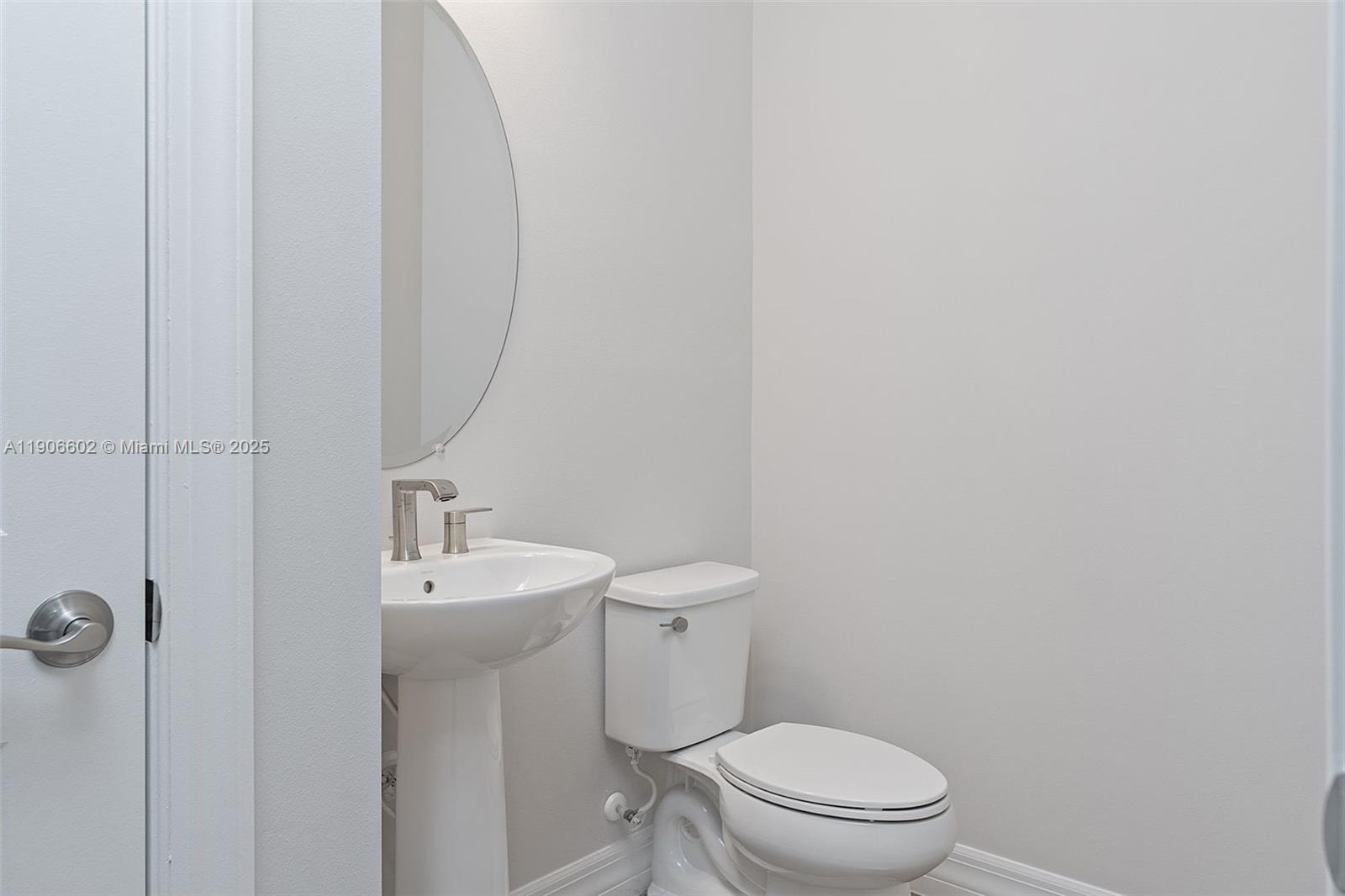 OAK TREE PROPERTY REDEVEL - Residential Lease