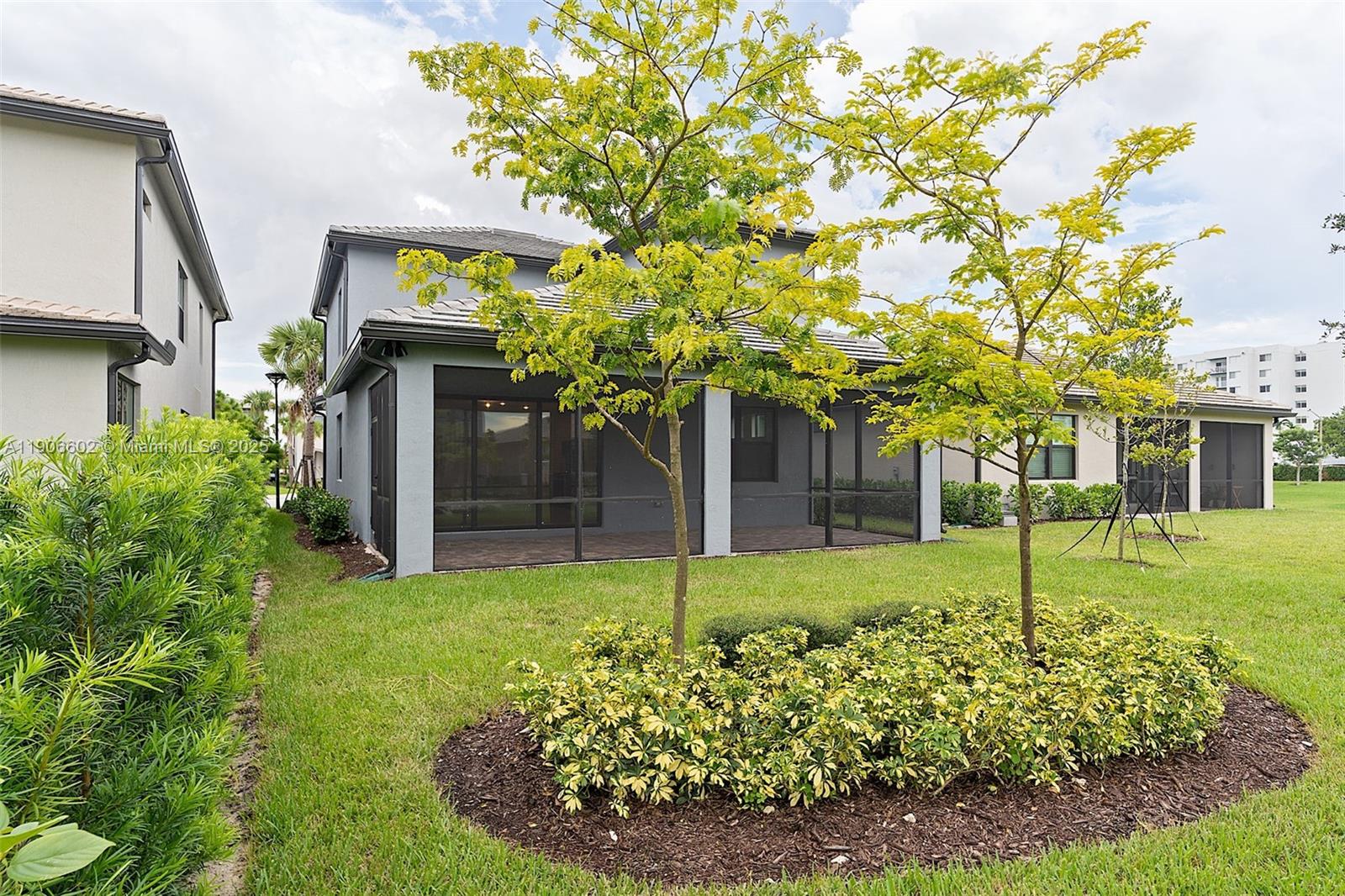 OAK TREE PROPERTY REDEVEL - Residential Lease