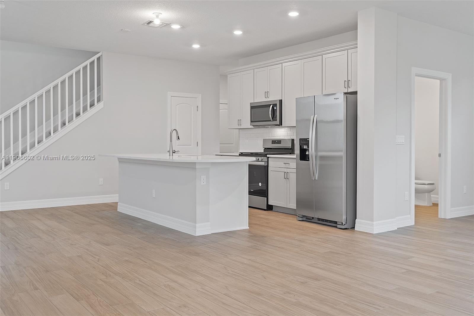 OAK TREE PROPERTY REDEVEL - Residential Lease