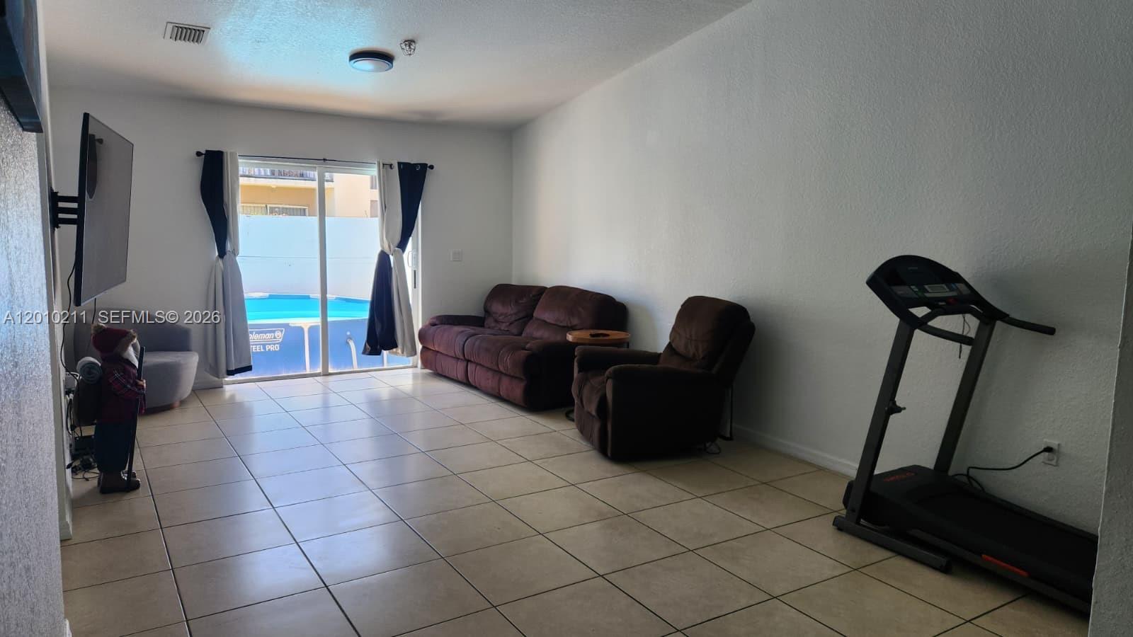 3926 SW 48th Ave