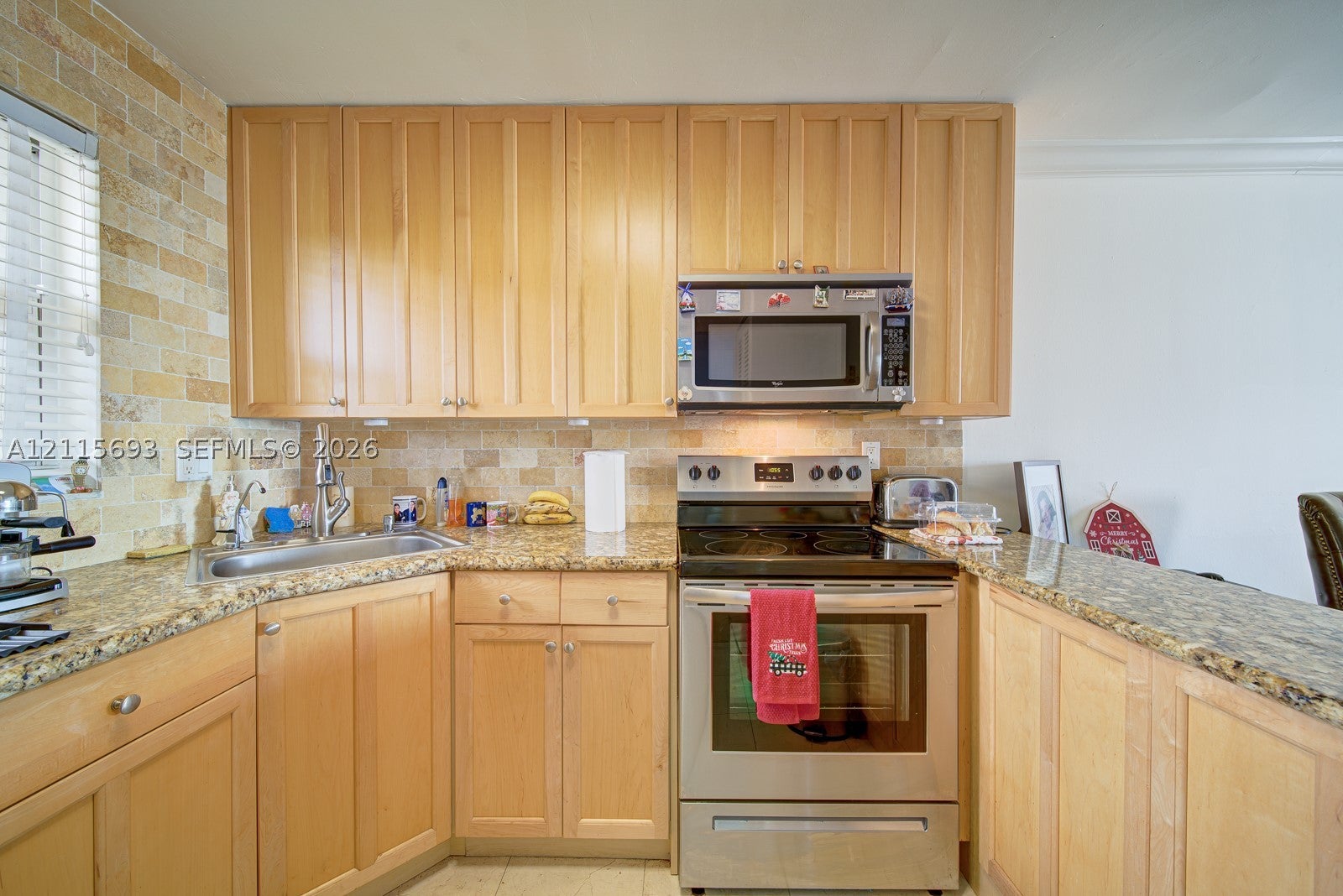 600 NE 25th St 52