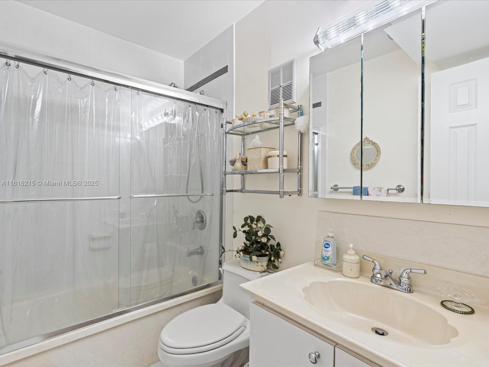 ALHAMBRA CIRCLE - Residential