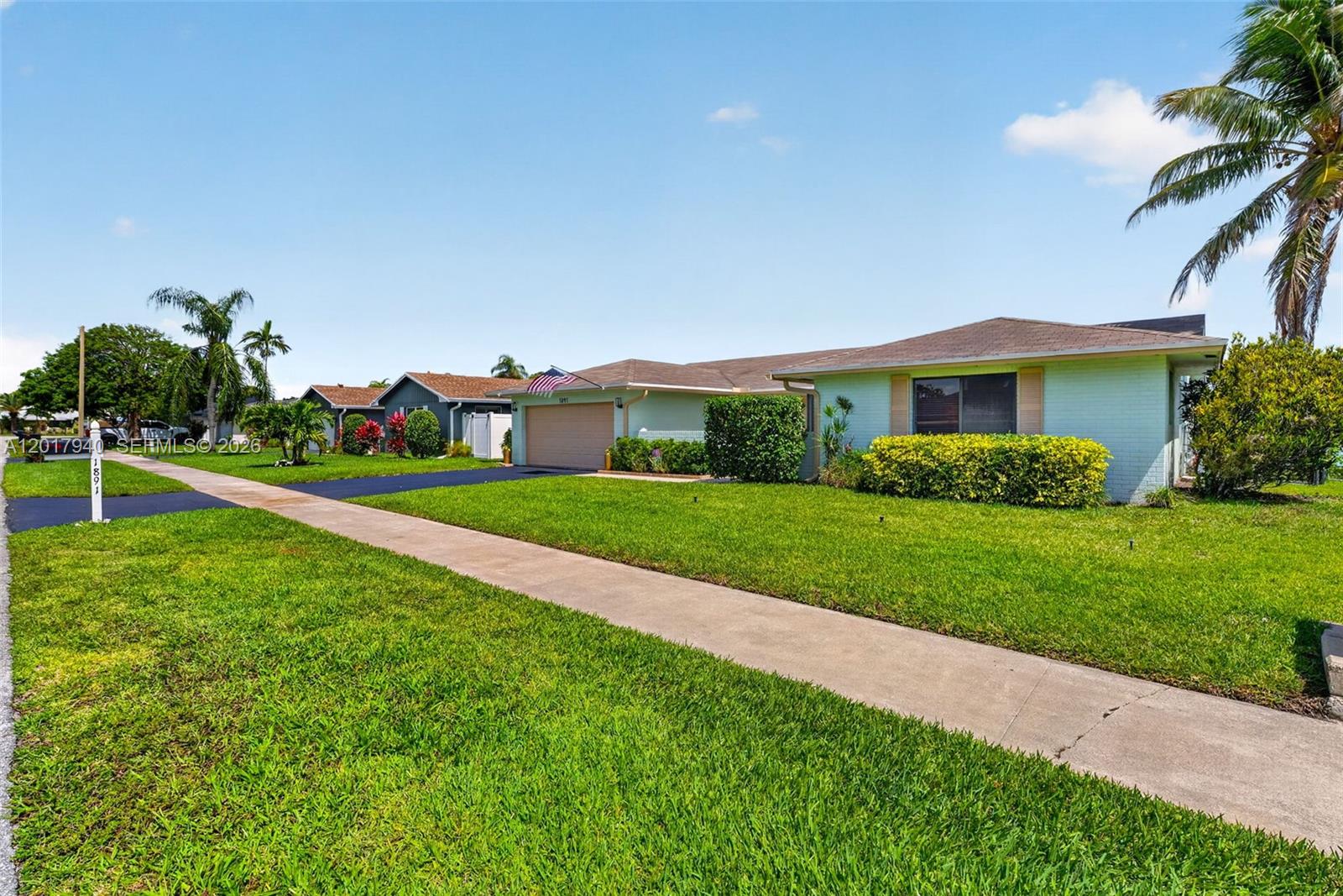 ROYAL PALM LAKE ESTATES - Residential
