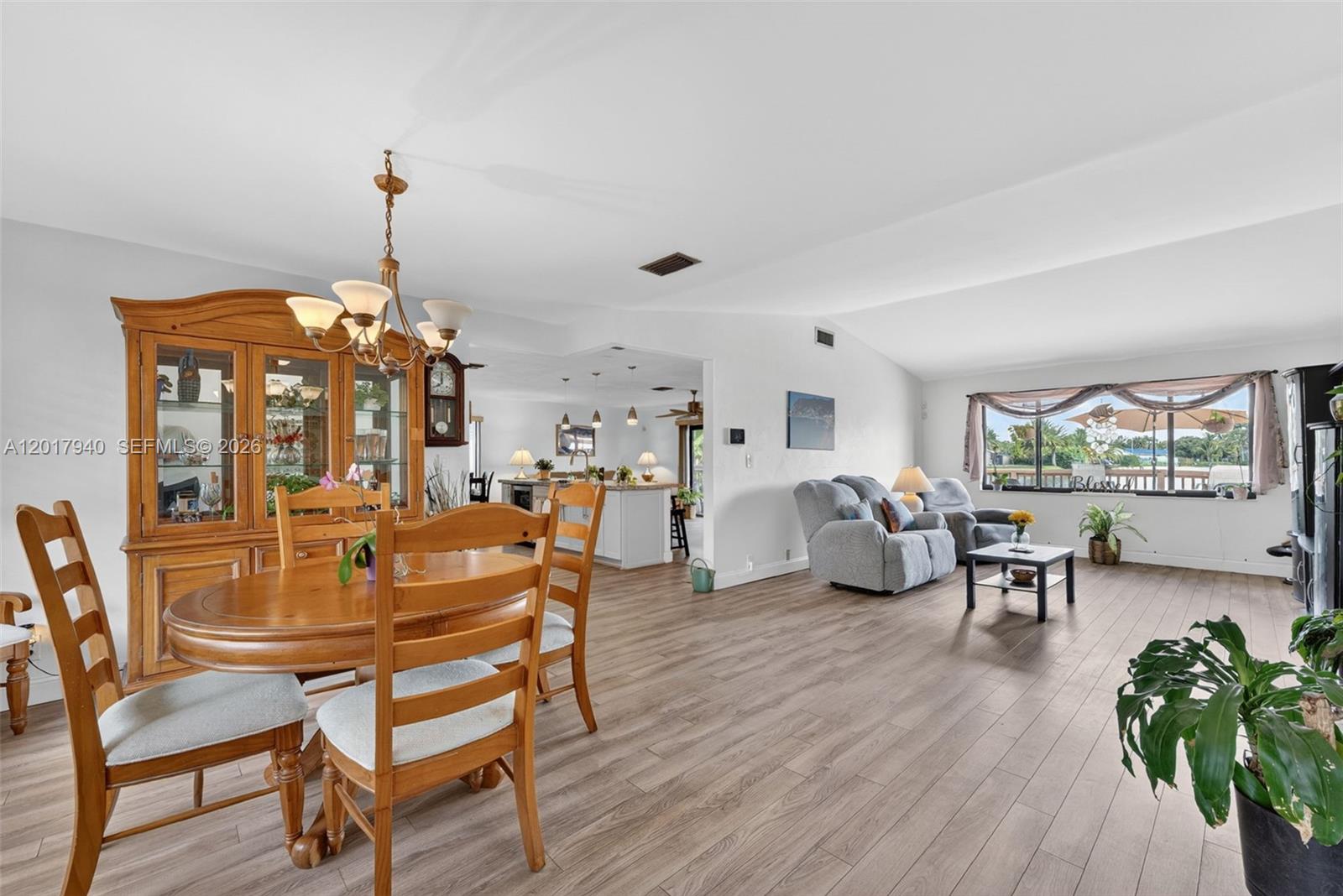 ROYAL PALM LAKE ESTATES - Residential