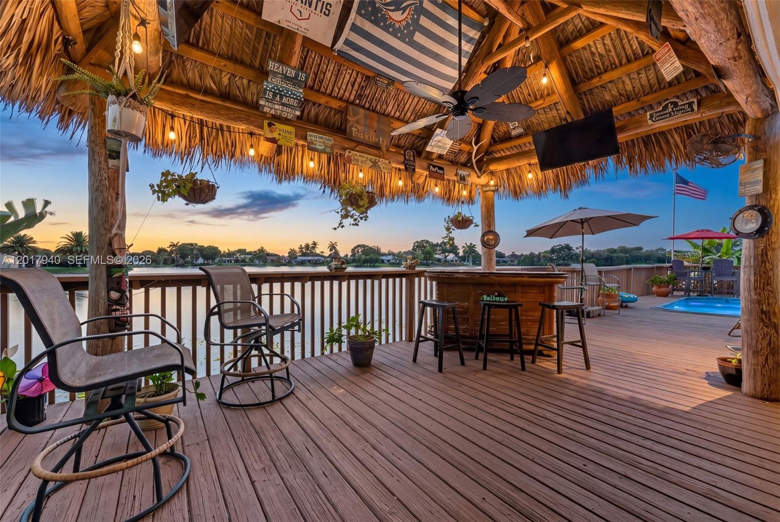 ROYAL PALM LAKE ESTATES - Residential