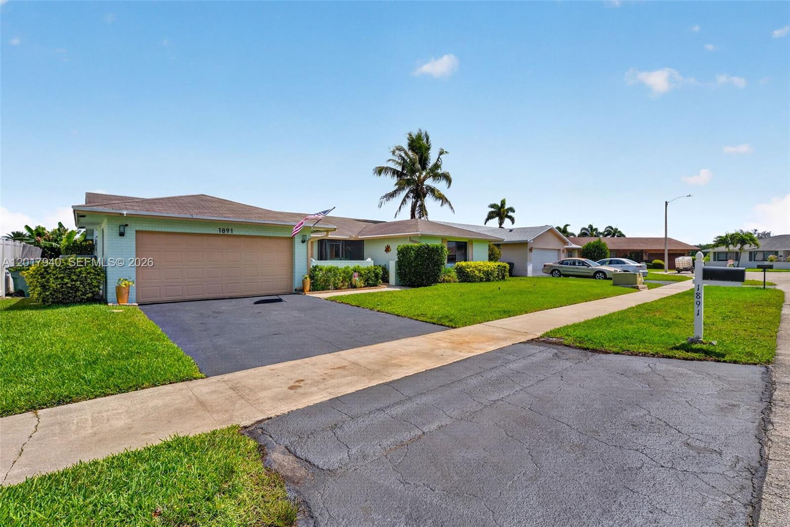 ROYAL PALM LAKE ESTATES - Residential