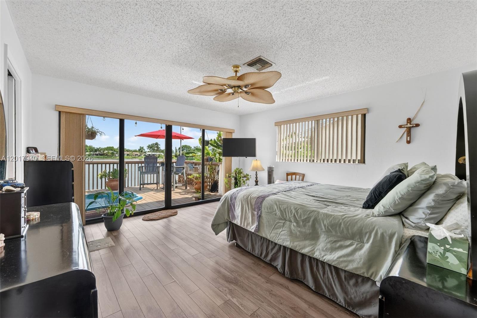 ROYAL PALM LAKE ESTATES - Residential