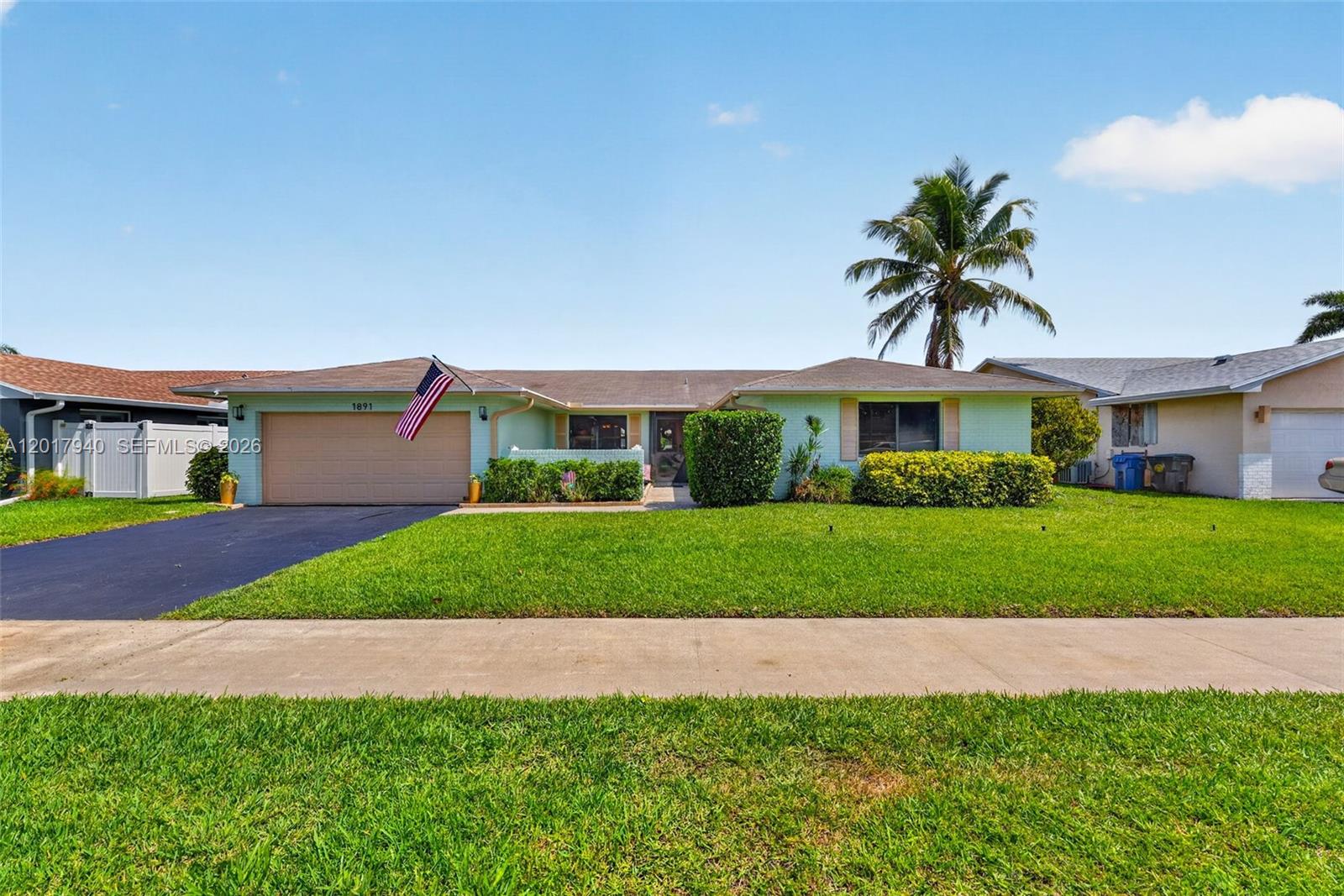ROYAL PALM LAKE ESTATES - Residential