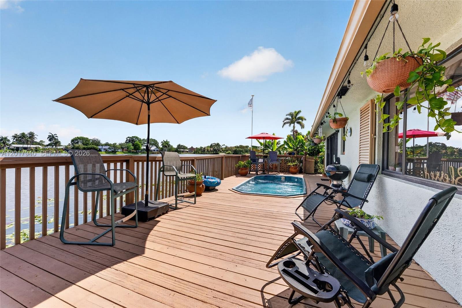 ROYAL PALM LAKE ESTATES - Residential