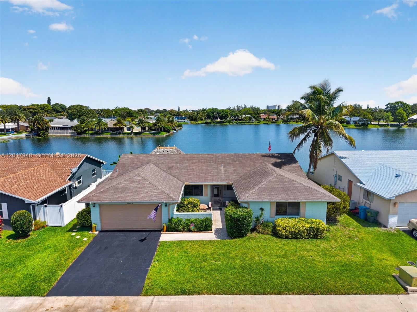 ROYAL PALM LAKE ESTATES - Residential