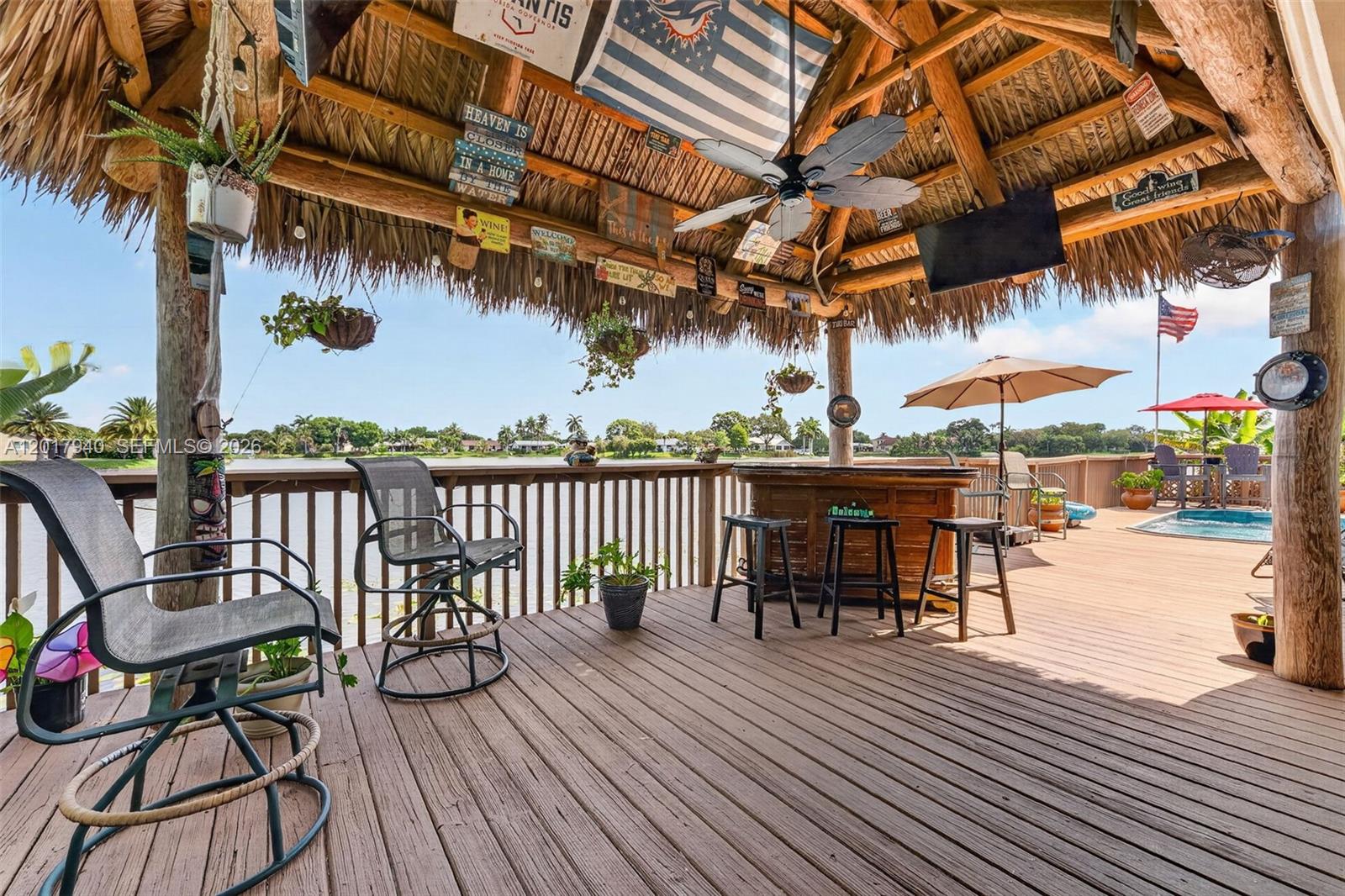 ROYAL PALM LAKE ESTATES - Residential
