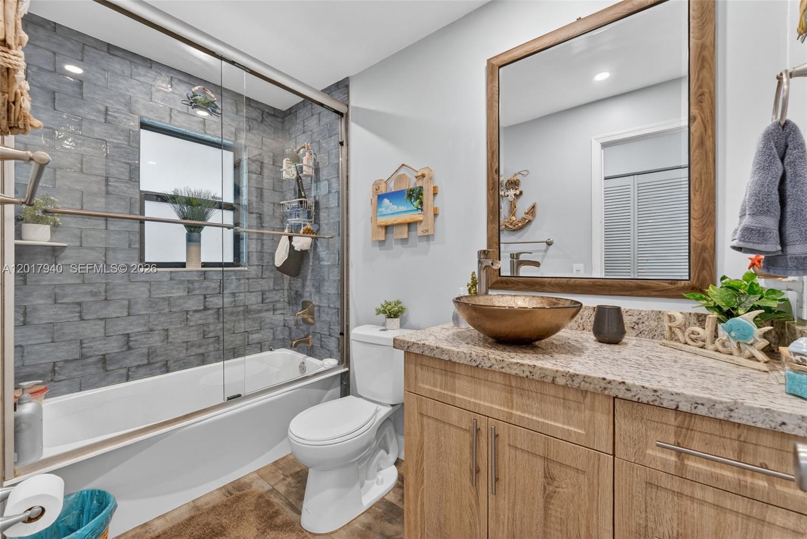 ROYAL PALM LAKE ESTATES - Residential