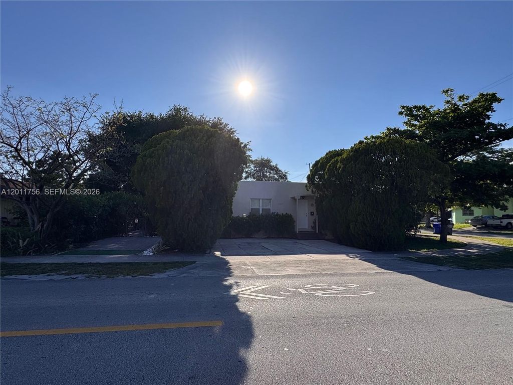 Photo of 5800 Taylor St #2, Hollywood, FL 33021 (MLS # A12011756)