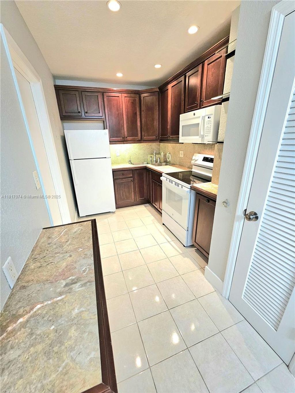 Photo of 2424 SE 17th Causeway #204B, Fort Lauderdale, FL 33316 (MLS # A11817074)