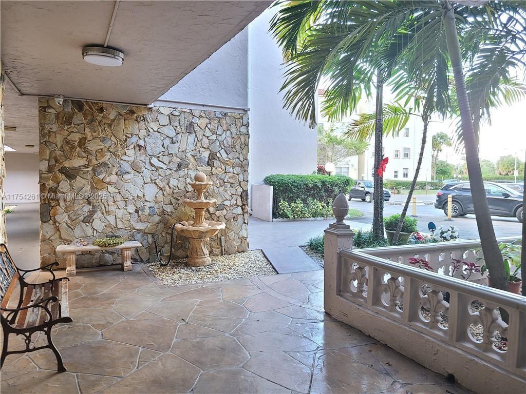 SOMERSET NO 1 CONDO - Residential