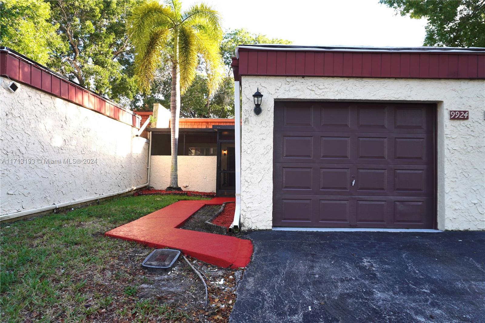 9924 Nw 65th Ct B14, Tamarac, Broward County, Florida - 2 Bedrooms  
2 Bathrooms - 