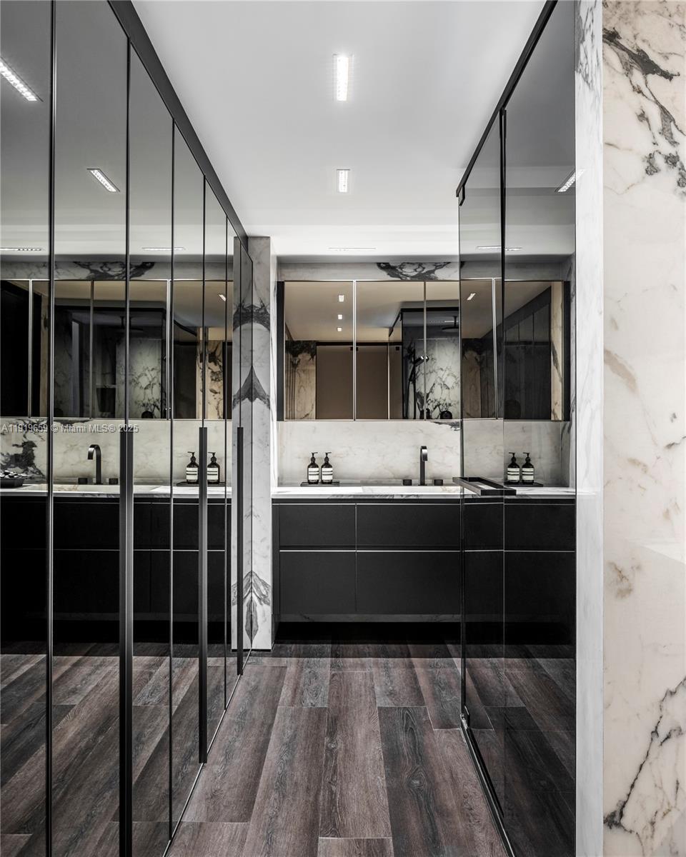 TEN MUSEUM PK RESIDENTIAL - Residential