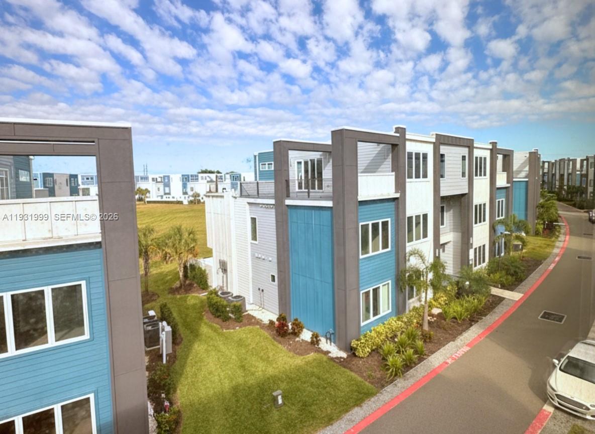 SPECTRUM AT REUNION CONDO - Residential