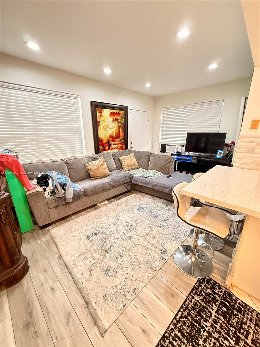 MIRAMAR SEC 7 - Residential Lease