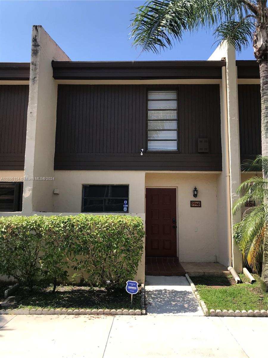 STUNNING TOWNHOUSE OF 2 BEDROOMS AND 2.5 BATHROOMS. SLEEKY LAMINATE FLOORING IN THE BEDROOMS. KITCHEN HAS BEEN TASTEFULLY REMODELED. UNIT EQUIPPED WITH A WASHER AND DRYER. ENJOY A GREAT COMMUNITY. CONVENIENTLY LOCATED NEAR TOP-TIER SCHOOLS, SHOPPING CENTER, AND MAJOR HIGHWAYS.