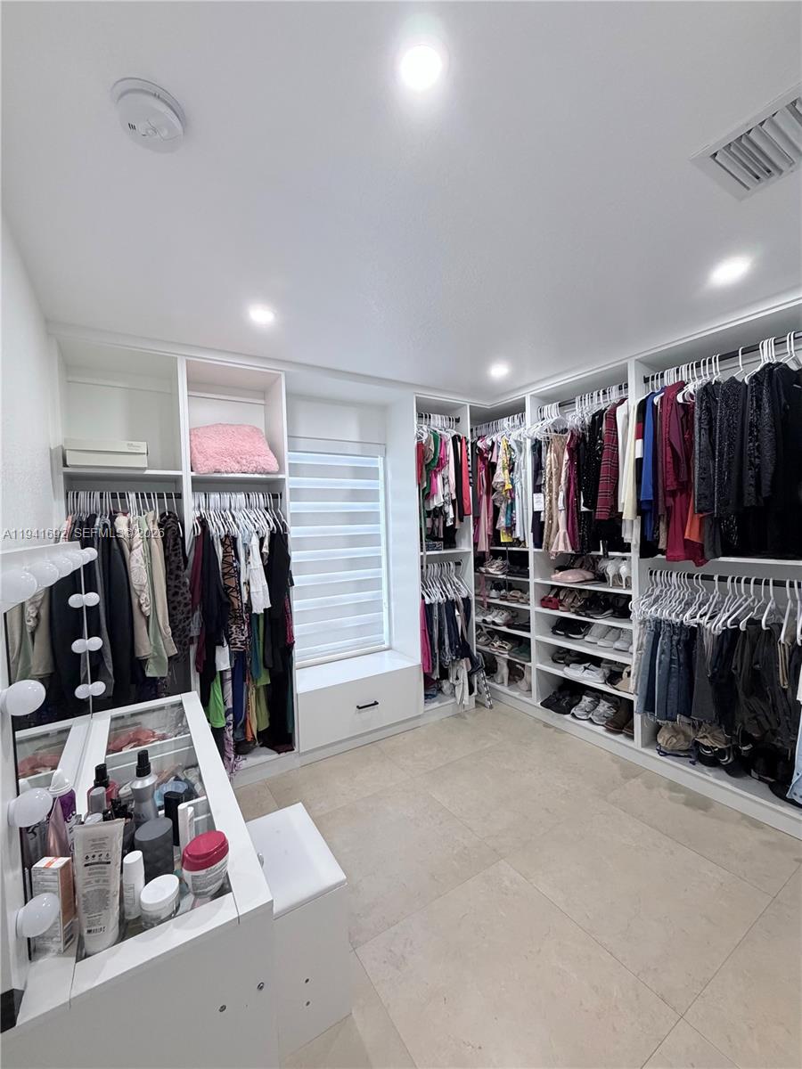 MEADOW WOOD MANOR SEC 7 - Residential