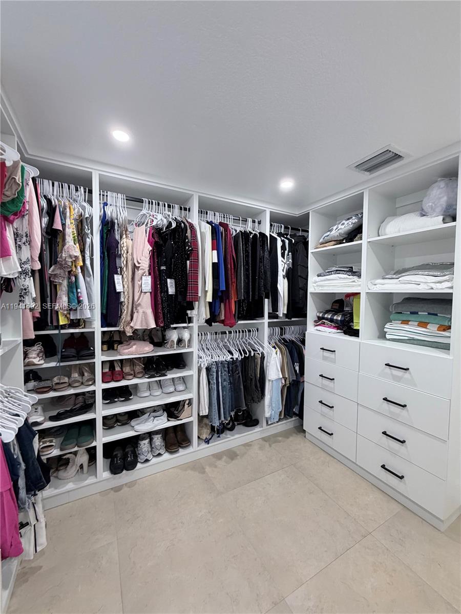 MEADOW WOOD MANOR SEC 7 - Residential