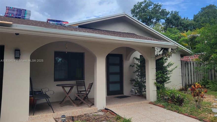 SEASONAL RENTAL- 3/2 fully furnished (or unfurnished optional) pool home in the sought after Fort Lauderdale neighborhood Oak River.  A short distance drive to Hard Rock Casino, Las Olas, Dania Pointe and Fort Lauderdale Beaches. Nice size backyard. First month, last and deposit.  Background report.  Nonrefundable Pet Deposits.