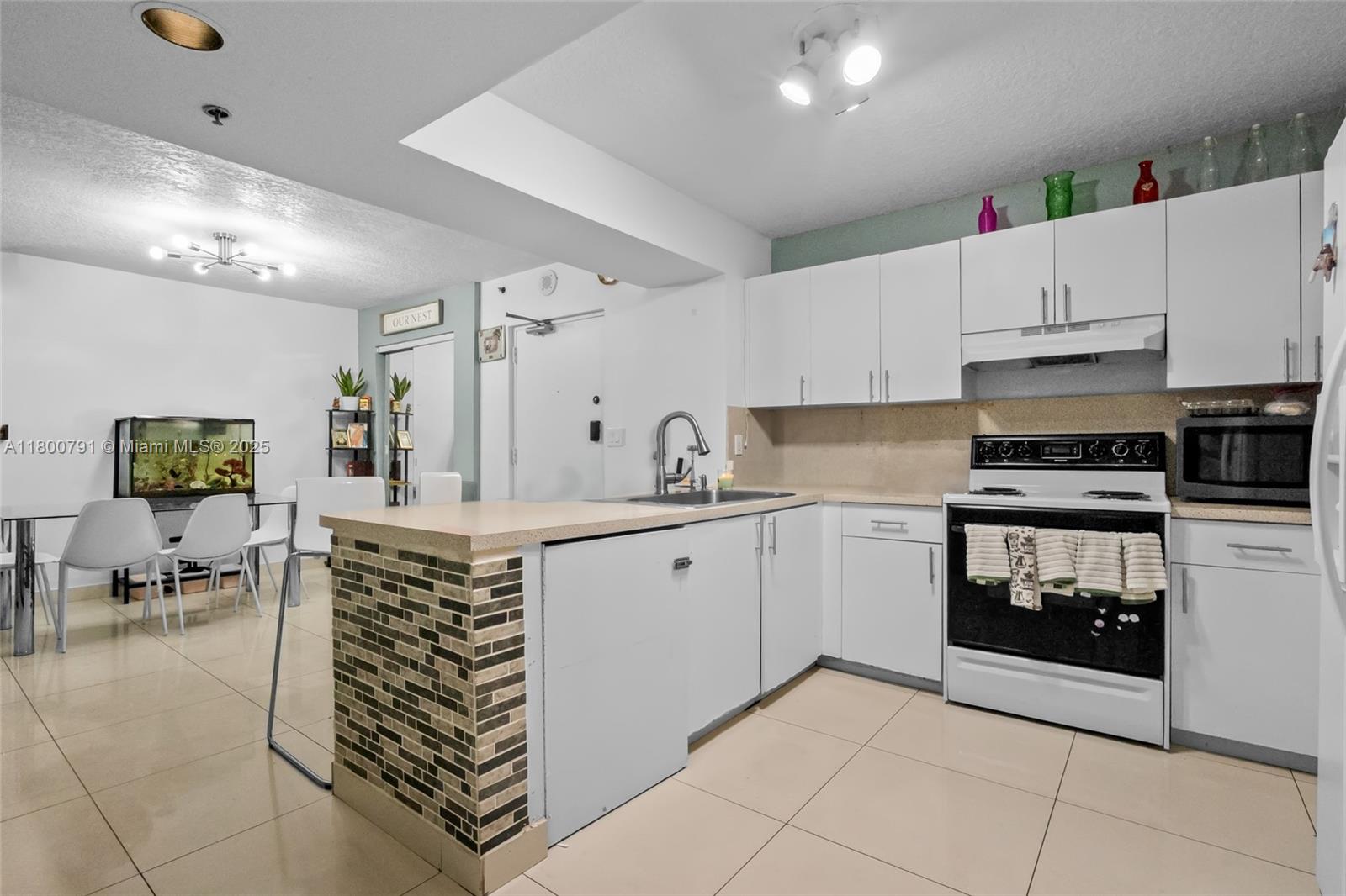 104 SW 9th St 305