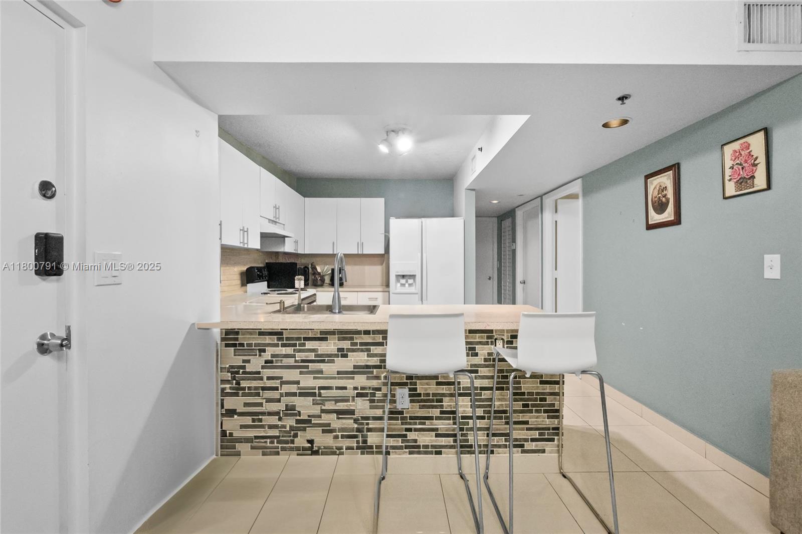 104 SW 9th St 305