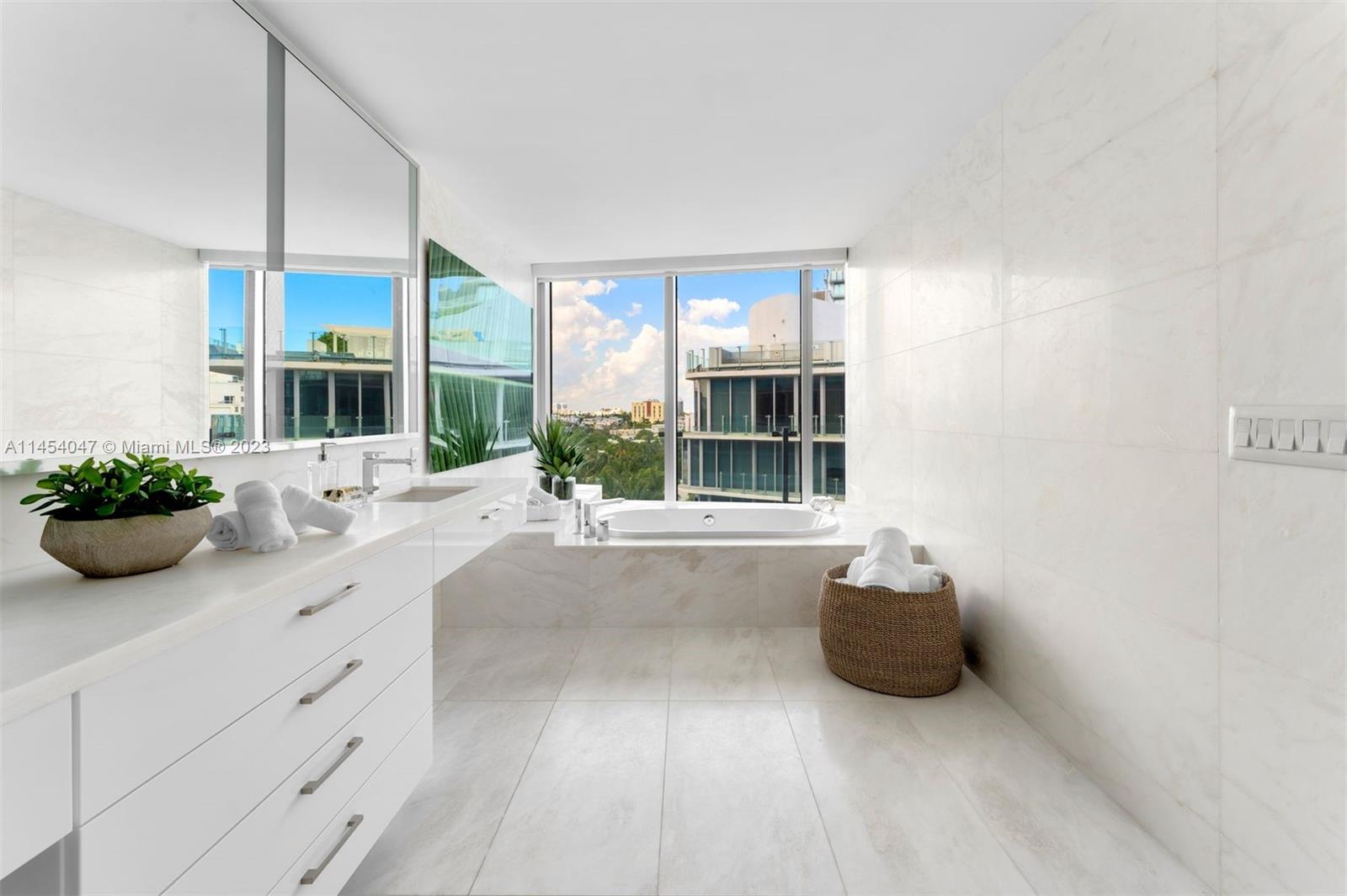 ONE OCEAN CONDO - Residential