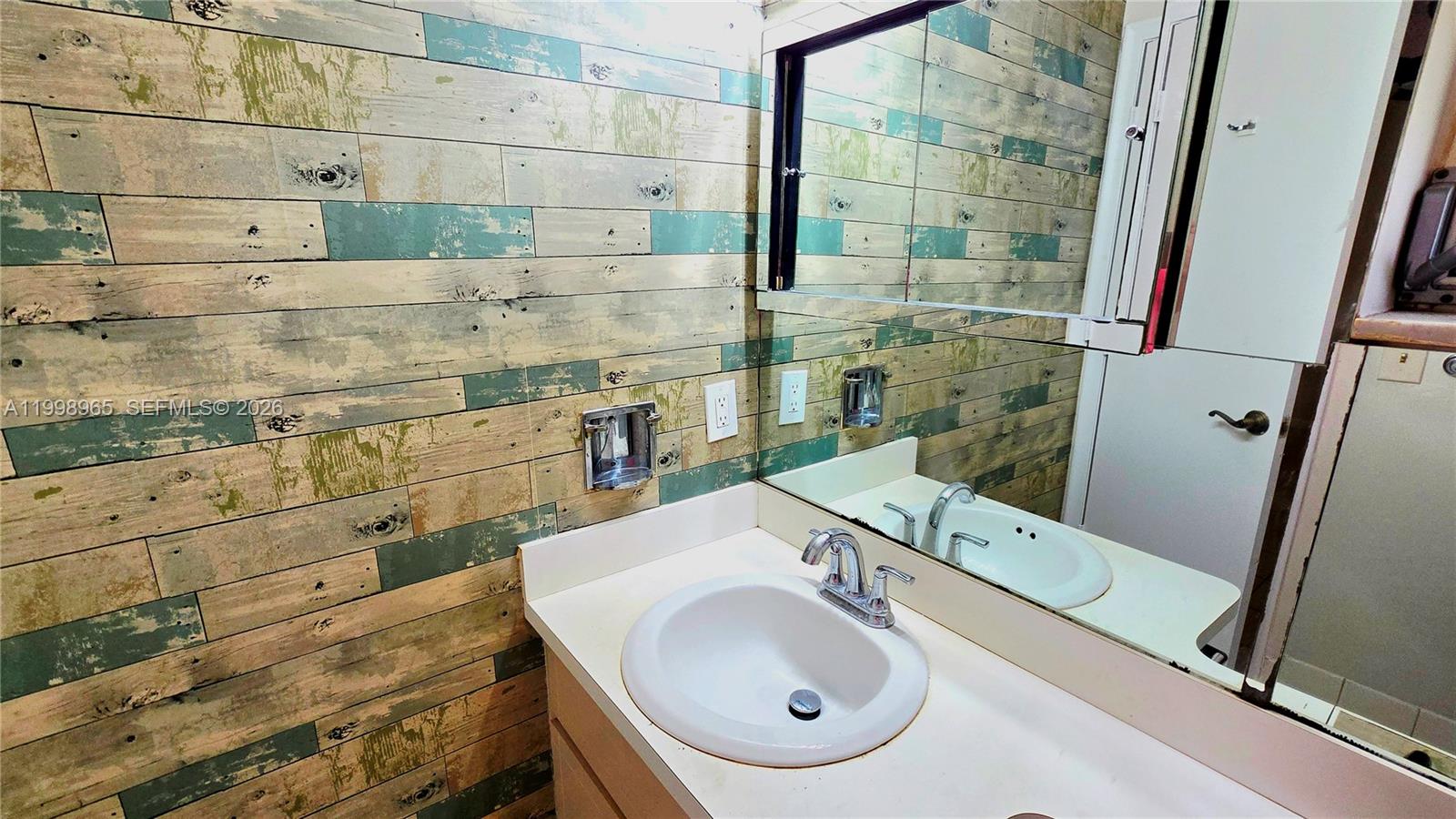 PALMLAND VILLAS I CONDO - Residential Lease